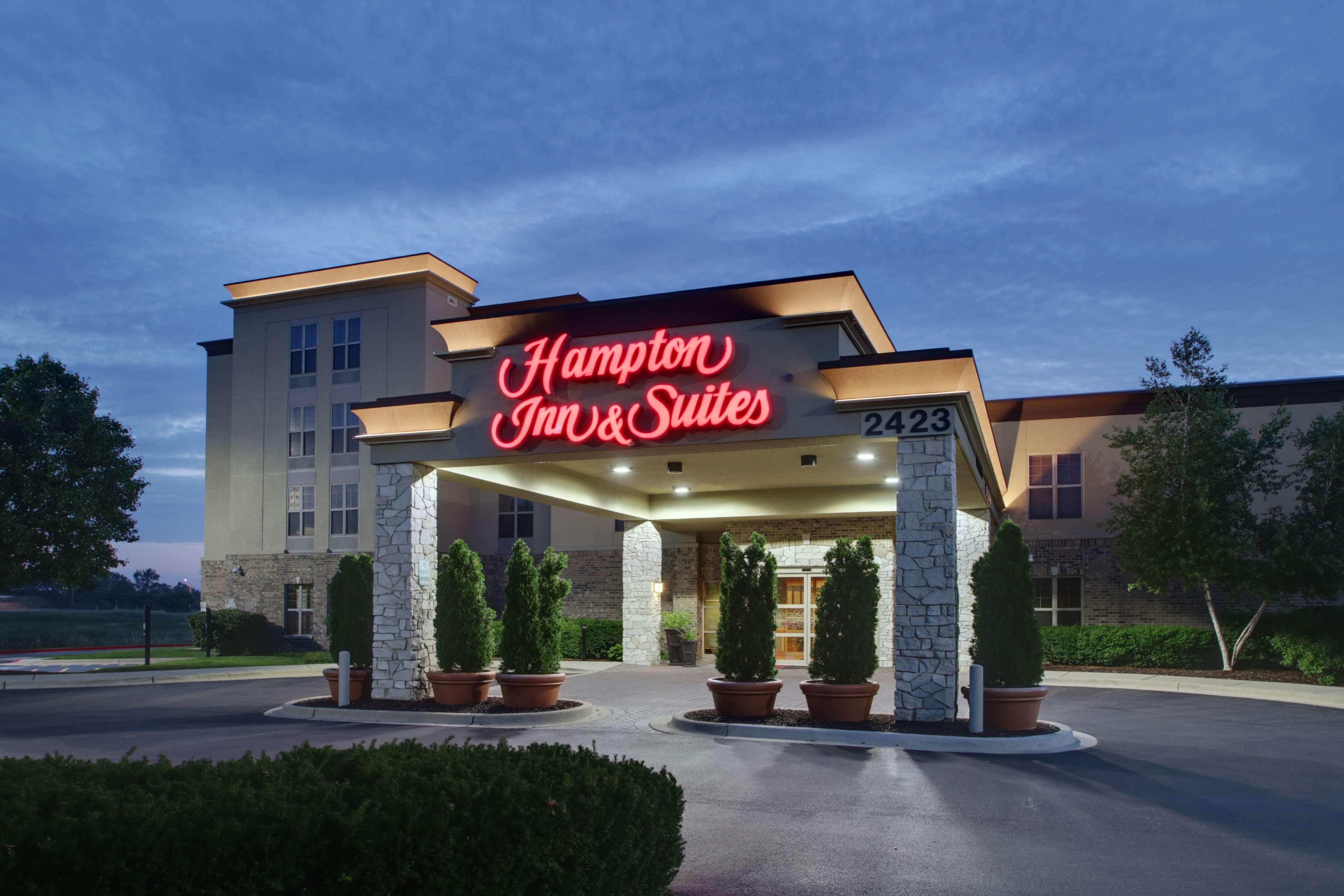 Hampton Inn & Suites Chicago/Орора Экстерьер фото
