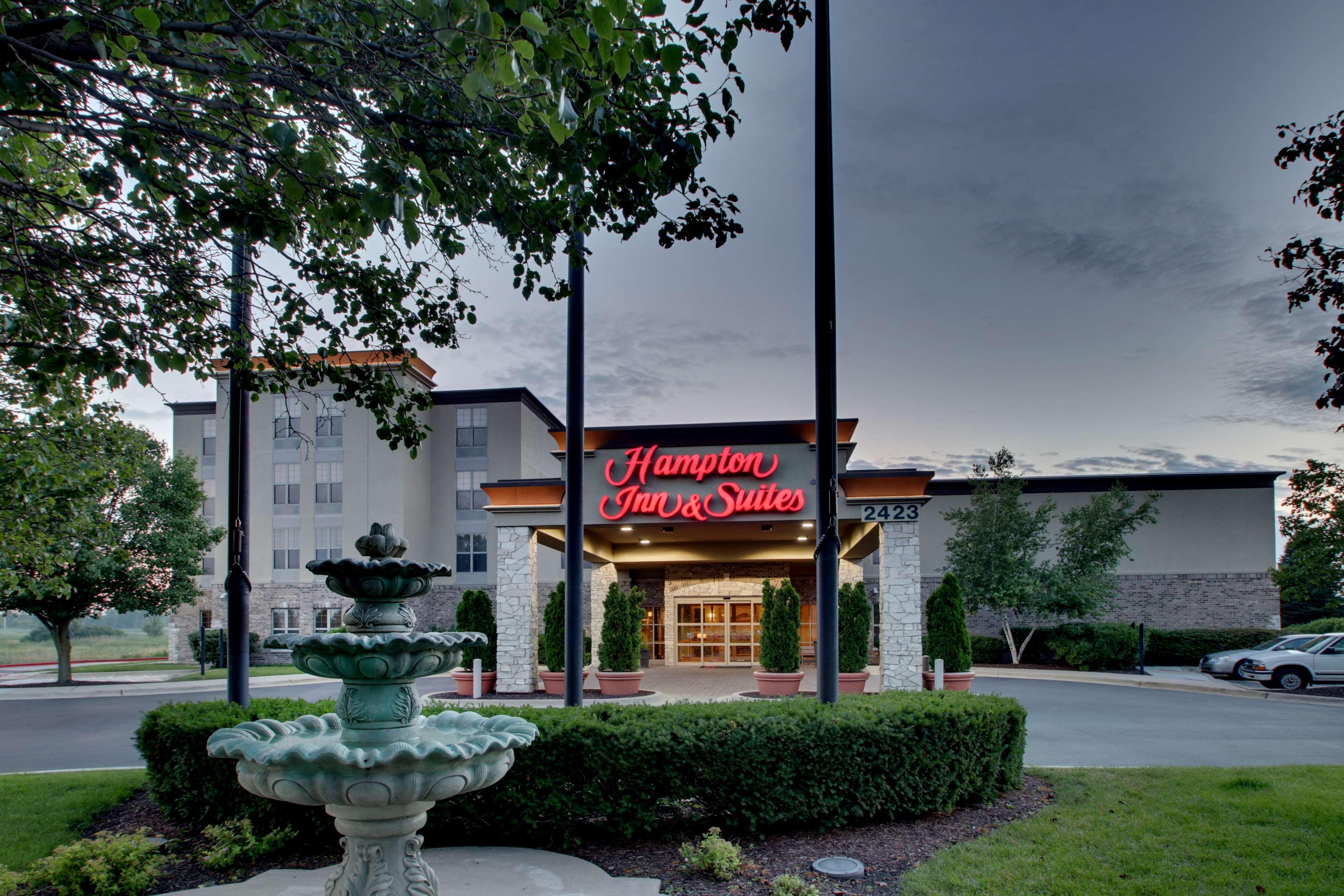 Hampton Inn & Suites Chicago/Орора Экстерьер фото