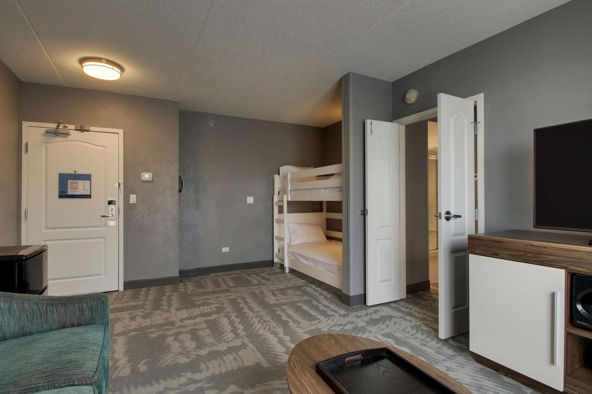 Hampton Inn & Suites Chicago/Орора Экстерьер фото