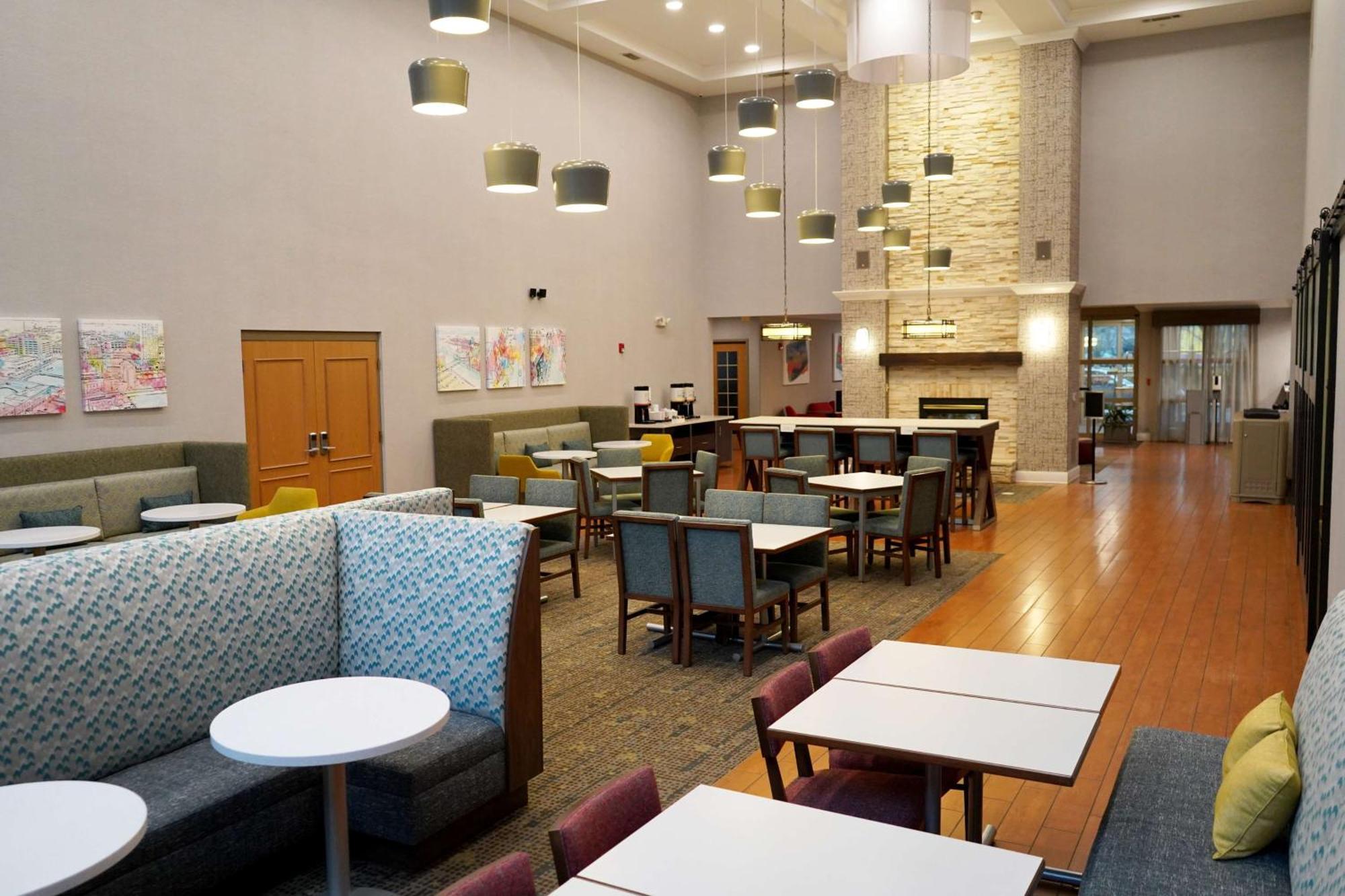 Hampton Inn & Suites Chicago/Орора Экстерьер фото