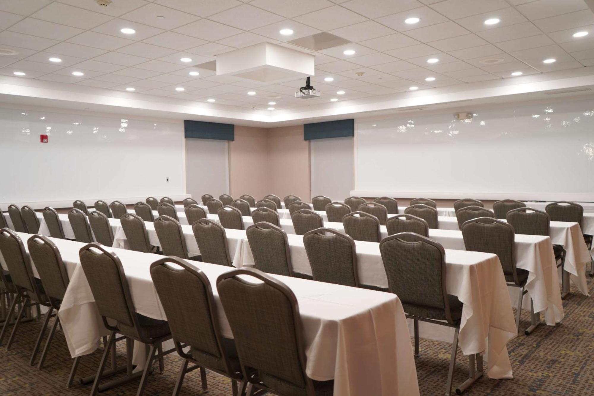 Hampton Inn & Suites Chicago/Орора Экстерьер фото