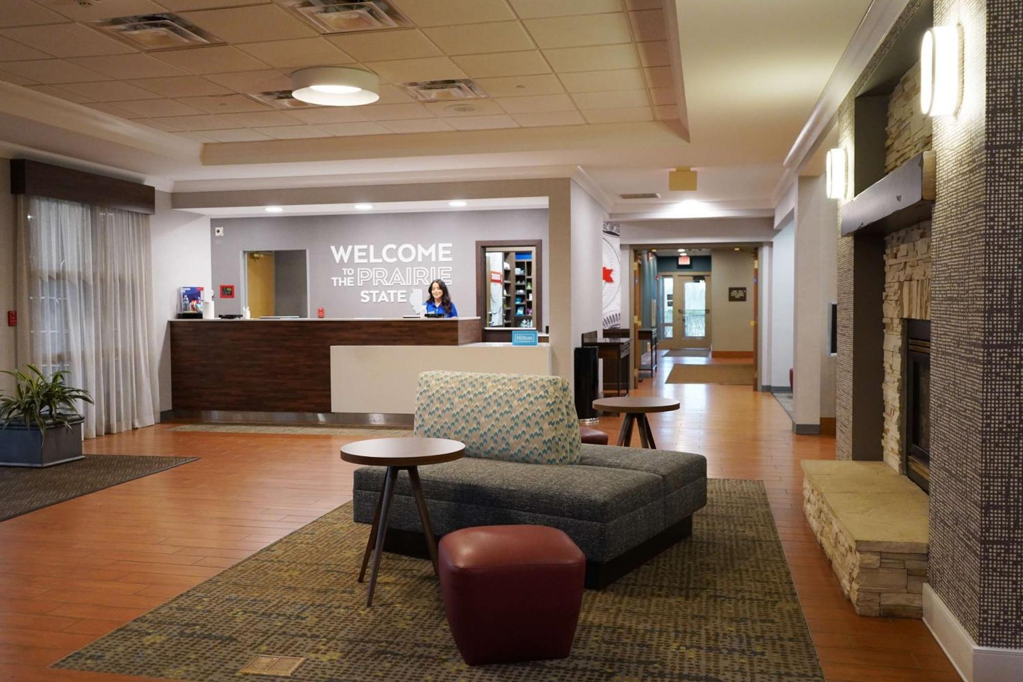 Hampton Inn & Suites Chicago/Орора Экстерьер фото