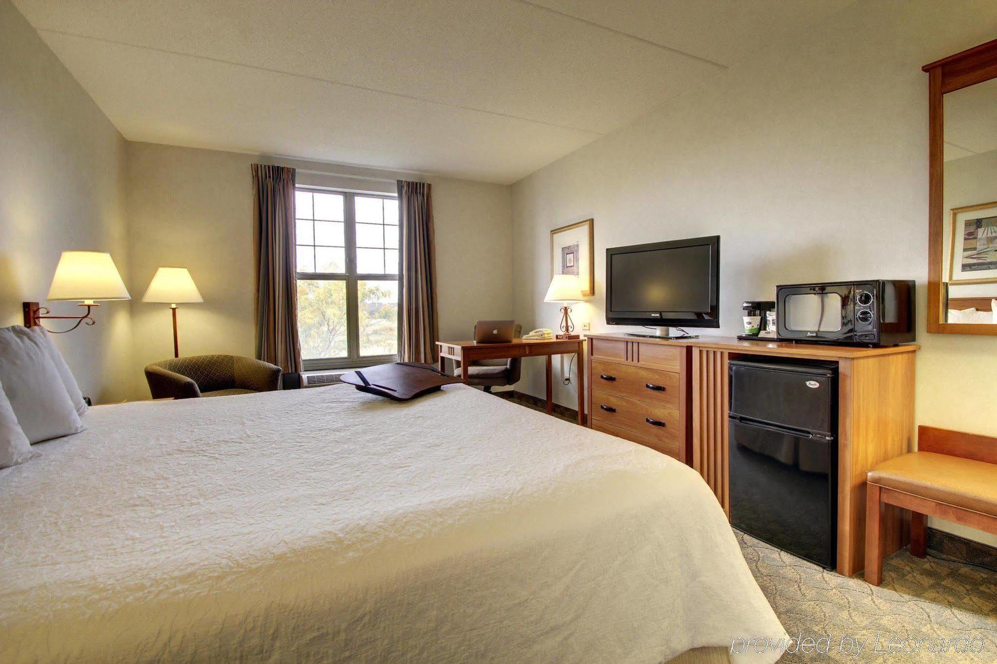 Hampton Inn & Suites Chicago/Орора Экстерьер фото