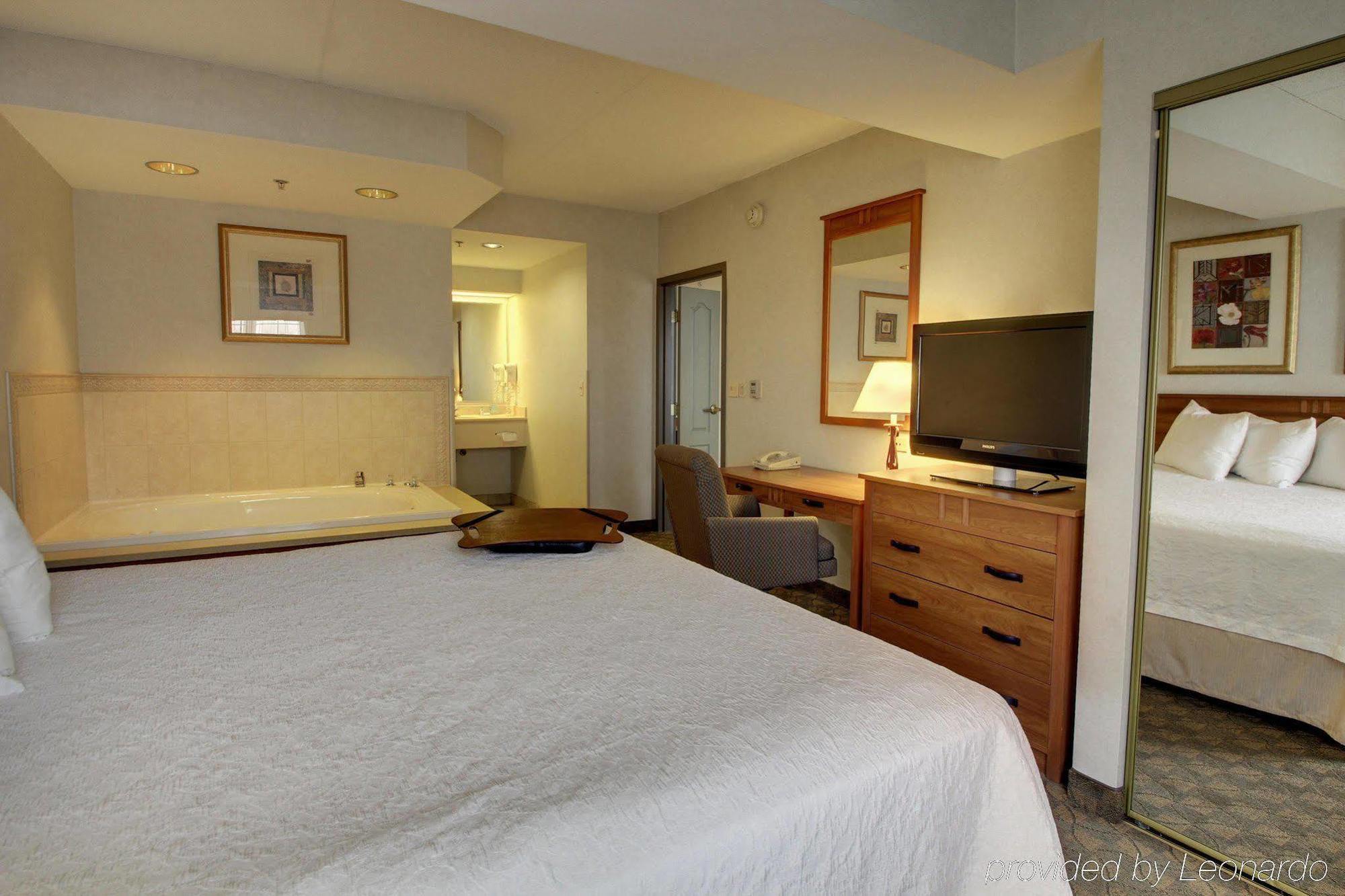 Hampton Inn & Suites Chicago/Орора Экстерьер фото