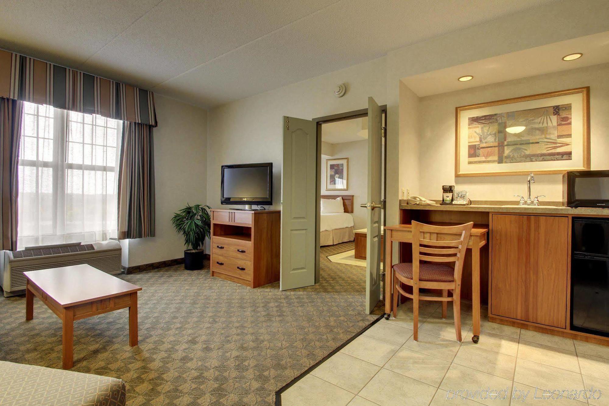 Hampton Inn & Suites Chicago/Орора Экстерьер фото